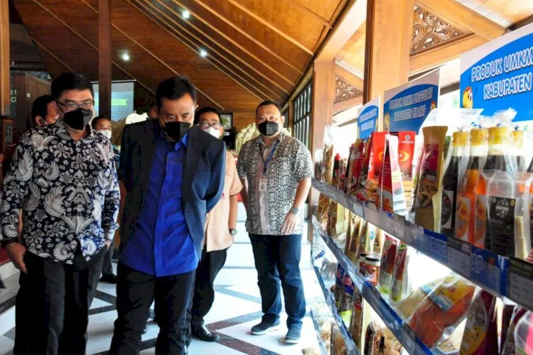 Menghidupkan Tradisi dengan Gaya Modern di Cilacap
